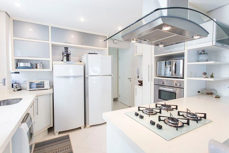 Wehome - Three suites for four to six guests at Riviera Beac