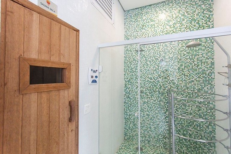 Wehome - Three suites for four to six guests at Riviera Beac