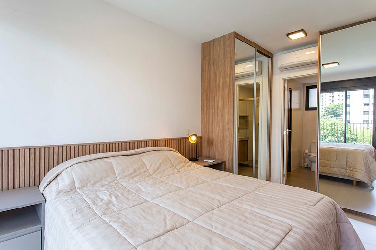 Cute and complete! w/ air conditioning and balcony at Vila M