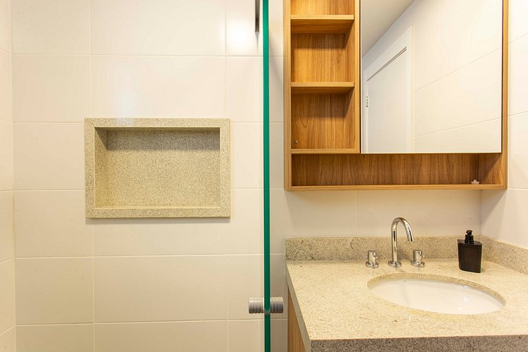 Cute and complete! w/ air conditioning and balcony at Vila M