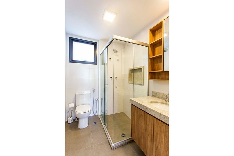 Cute and complete! w/ air conditioning and balcony at Vila M