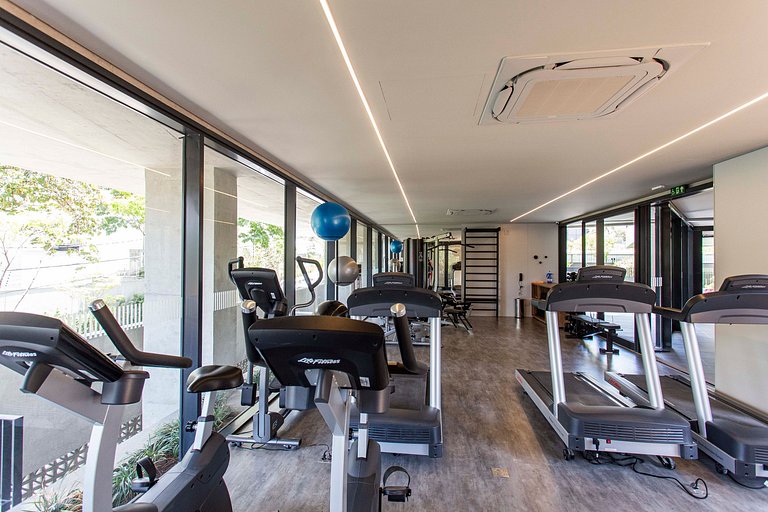 Cute and complete! w/ air conditioning and balcony at Vila M