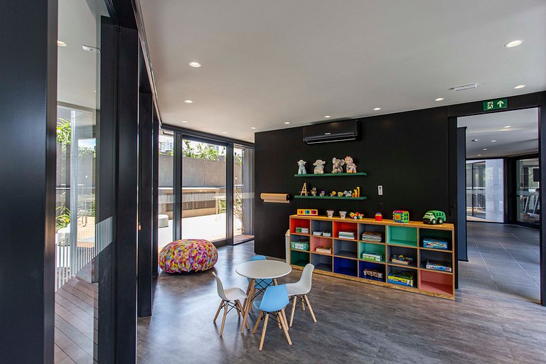 Cute and complete! w/ air conditioning and balcony at Vila M