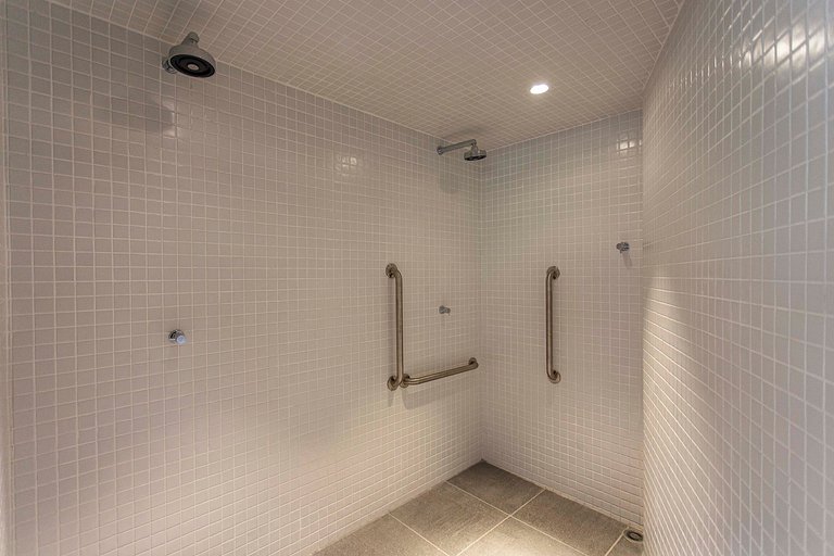 Cute and complete! w/ air conditioning and balcony at Vila M