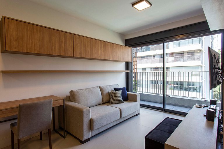 Cute and complete! w/ air conditioning and balcony at Vila M