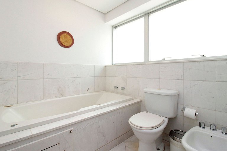 Wehome - Spacious apt in Itaim's best street