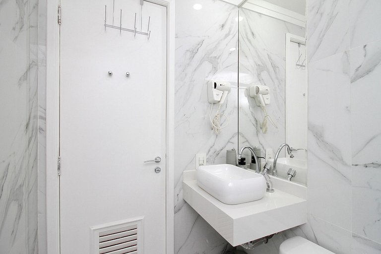 Wehome - Reformado e lindo em hotel, acomoda 4!