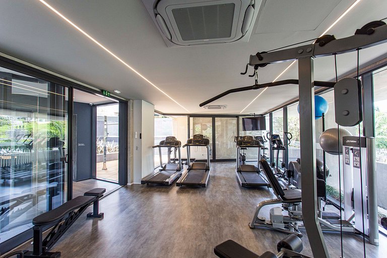 Cute and complete! w/ air conditioning and balcony at Vila M