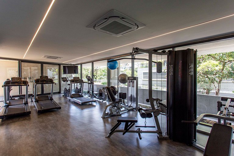 Cute and complete! w/ air conditioning and balcony at Vila M