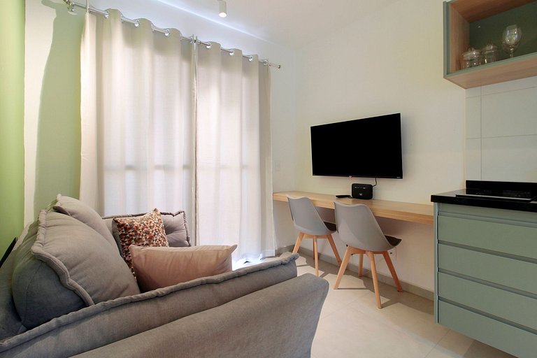 Wehome - Completo, aconchegante, bem localizado e com varand