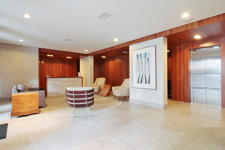 Impeccable! Located in Jardins, beautiful and fully equipped