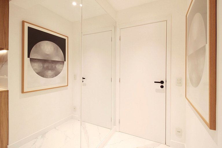 Impeccable! Located in Jardins, beautiful and fully equipped