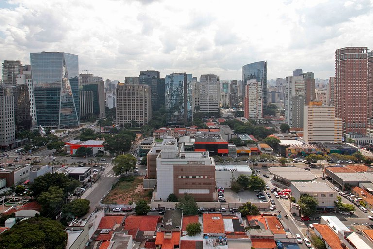 Aproveite uma vista espetacular da cidade próxima à Faria Li