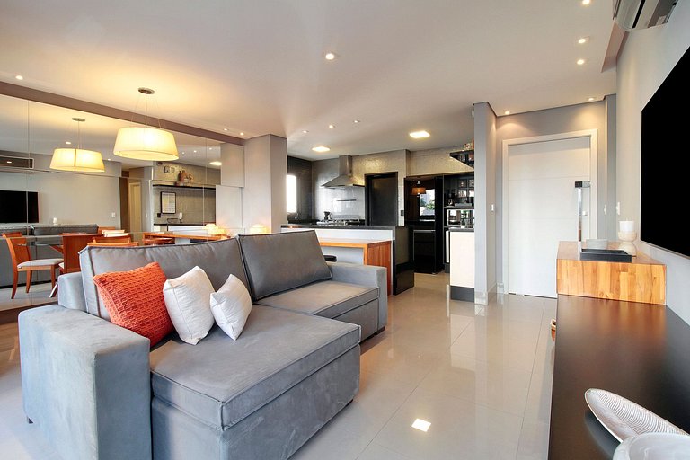 Wehome - Impeccable home with two suites and office