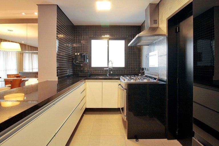 Wehome - Impeccable home with two suites and office