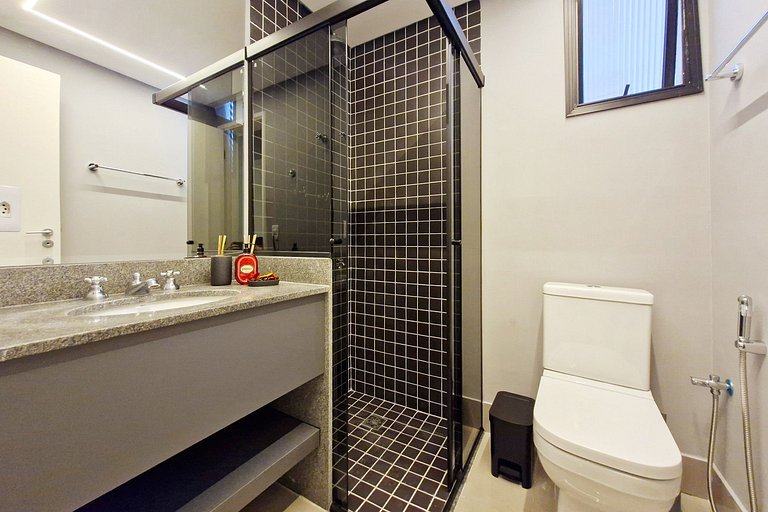 Wehome - Impeccable home with two suites and office