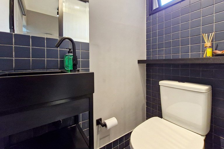 Wehome - Impeccable home with two suites and office