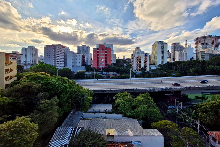 Novíssimo, compacto e completo na Vila Madalena