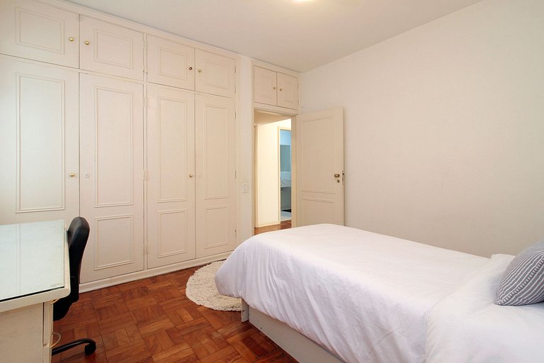 Wehome - Com 3 dorms na Praça Vilaboim!