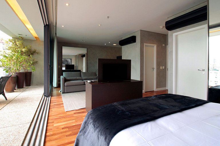 Wehome - Beautiful, bright and complete studio in Faria Lima