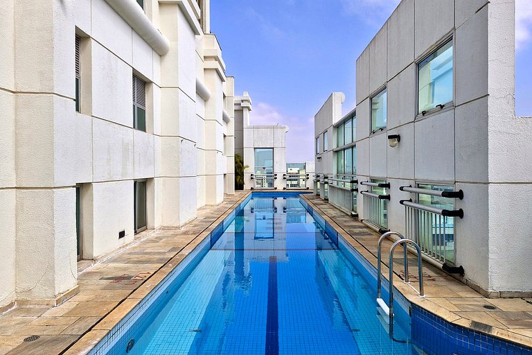 Next to Hosp. das Clínicas - on Oscar Freire