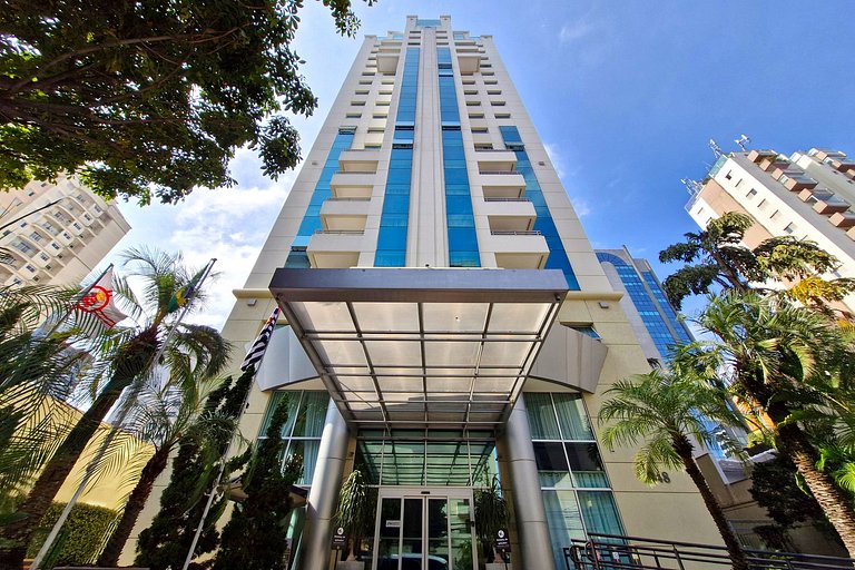 Lindo, ao lado do Hospital das Clínicas e da Rua Oscar Freir