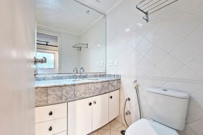 Next to Hosp. das Clínicas - on Oscar Freire