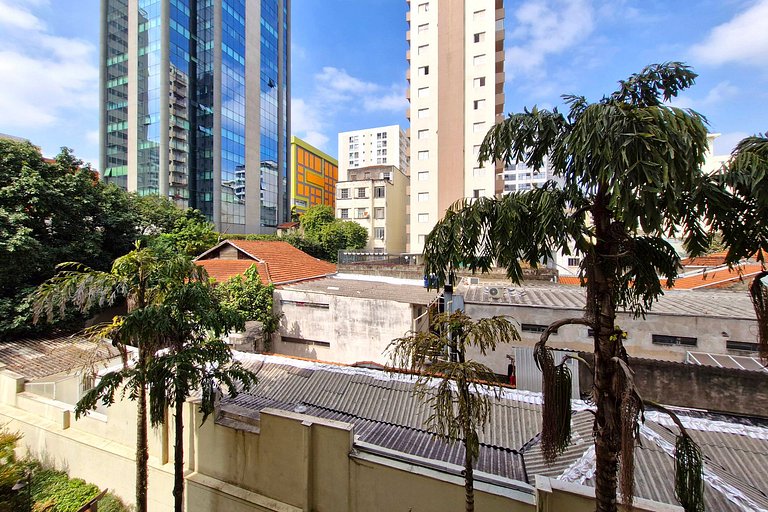 Next to Hosp. das Clínicas - on Oscar Freire