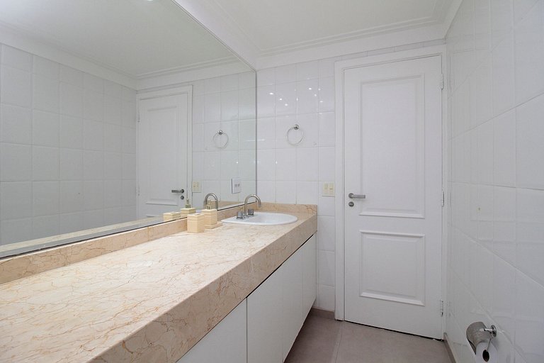 Spacious three-bedroom apartment in the Gardens neighborhood