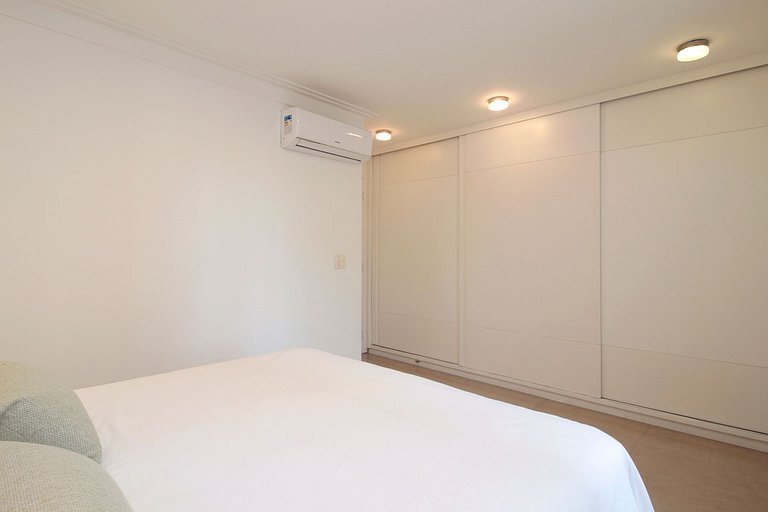 Spacious three-bedroom apartment in the Gardens neighborhood