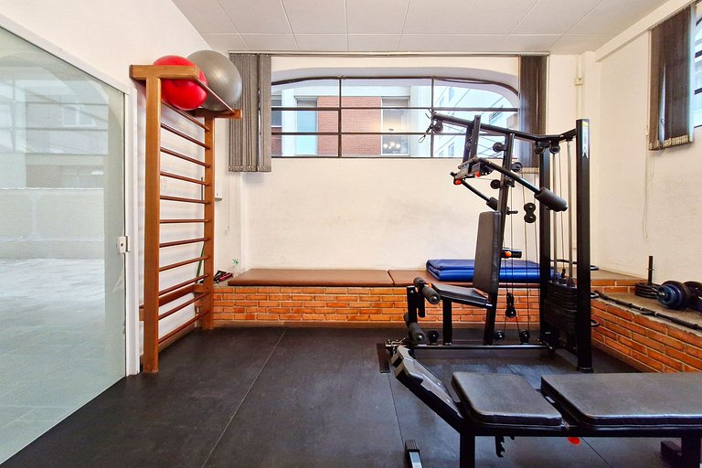 Spacious three-bedroom apartment in the Gardens neighborhood