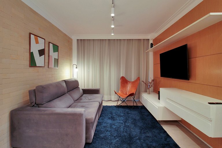 Spacious three-bedroom apartment in the Gardens neighborhood