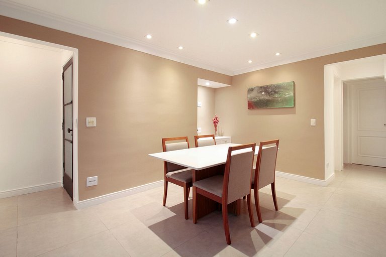 Spacious three-bedroom apartment in the Gardens neighborhood