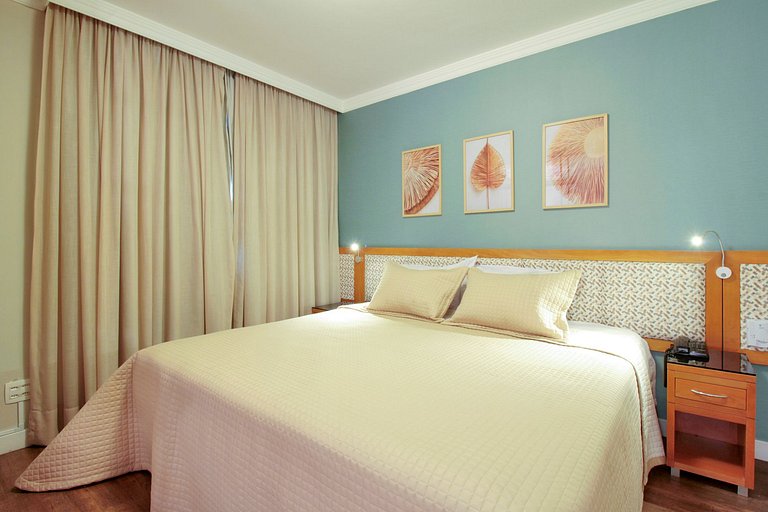 Next to Hosp. das Clínicas - on Oscar Freire