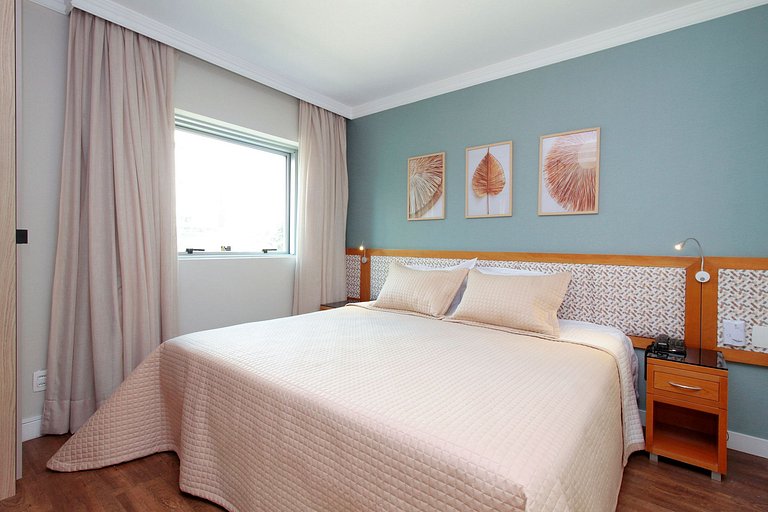 Next to Hosp. das Clínicas - on Oscar Freire