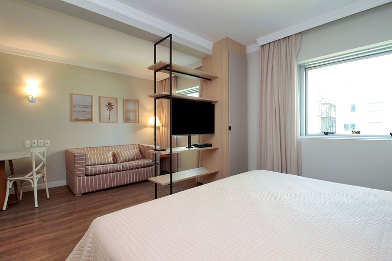 Lindo, ao lado do Hospital das Clínicas e da Rua Oscar Freir