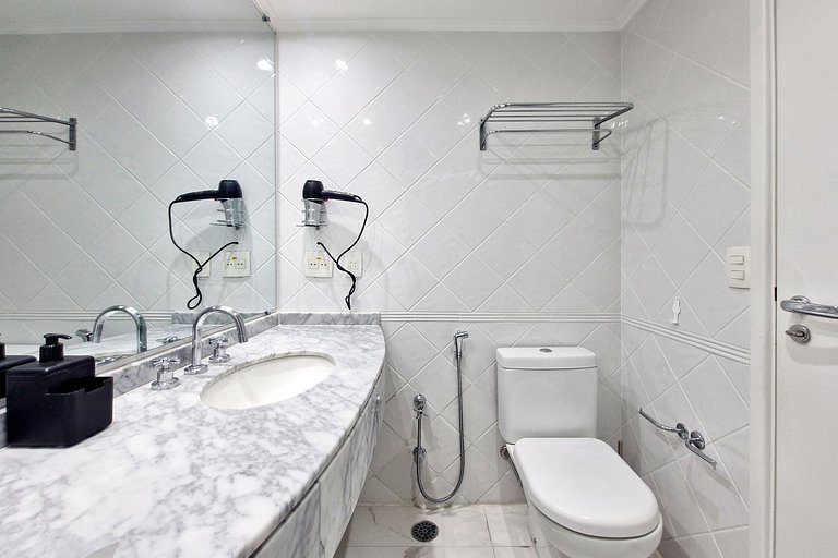 Lindo, ao lado do Hospital das Clínicas e da Rua Oscar Freir