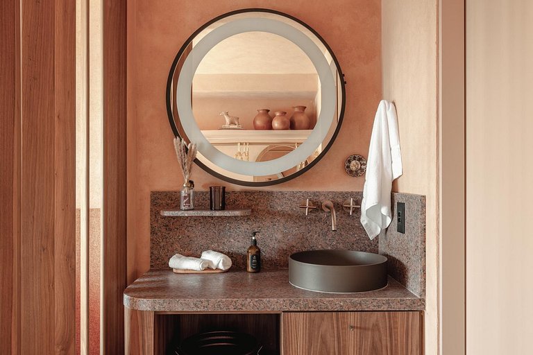 MOBE TERRA - Original studio inspired by the spirit of a san