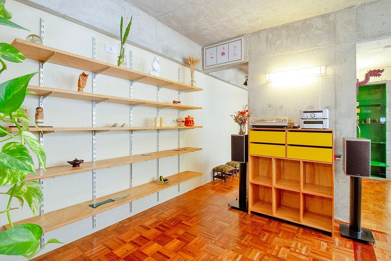 WEHOME - Stylish, 1 bedroom, AC, w/ a unique vibe!